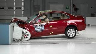 2006 Kia Optima moderate overlap IIHS crash test