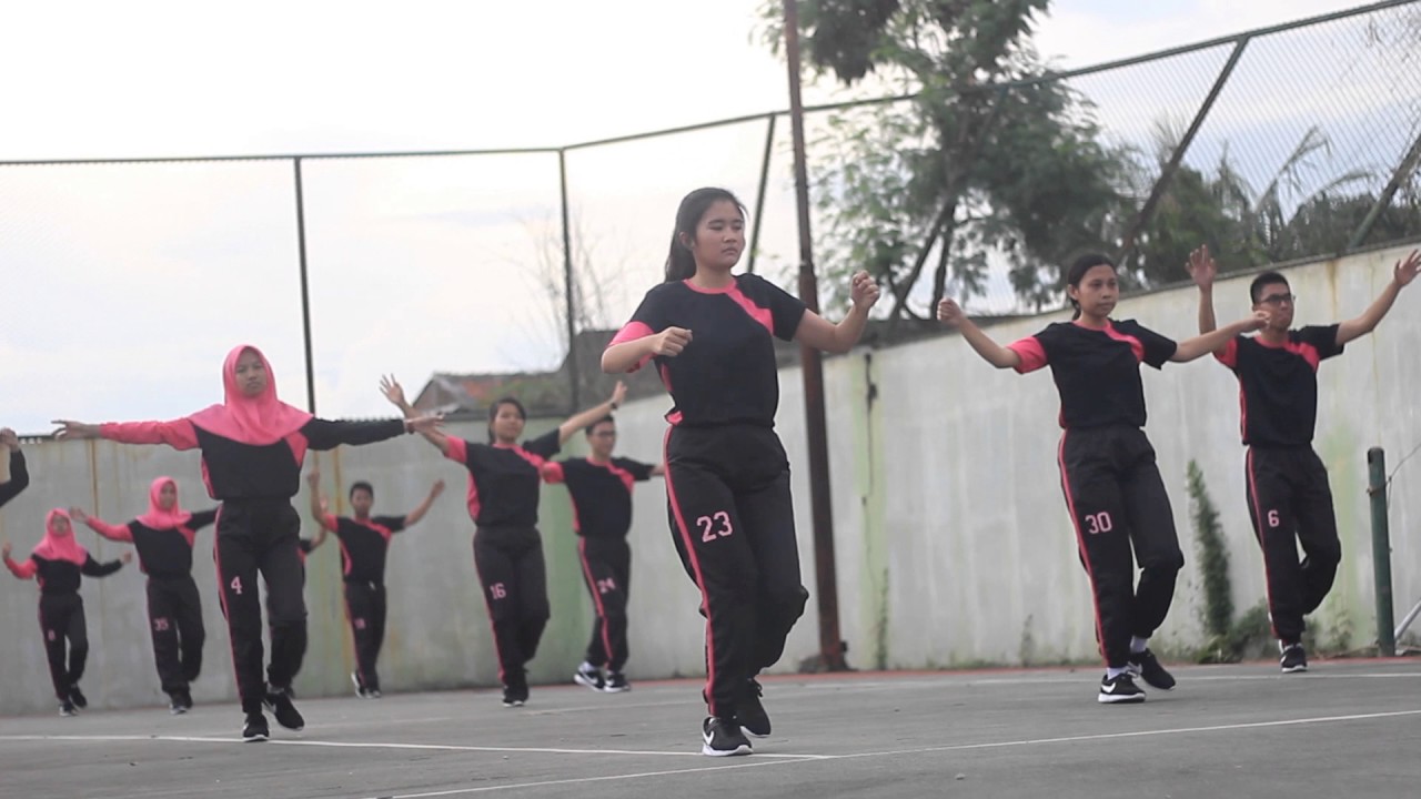 Ujian Praktek Senam Aerobik SMA Negeri 1 Surabaya Tahun Ajaran 2016-2017