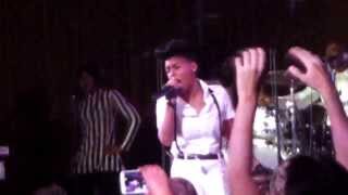 Janelle Monáe - "Q.U.E.E.N." (Live at People's Place, Amsterdam 21 september 2013) HQ