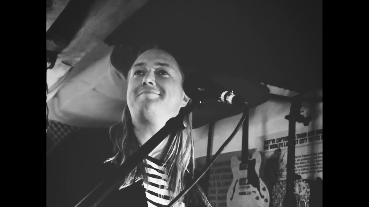 Regardez LOW ISLAND // Long Answer - live from our studio. sur YouTube Regardez LOW ISLAND // Long Answer - live from our studio. sur YouTube