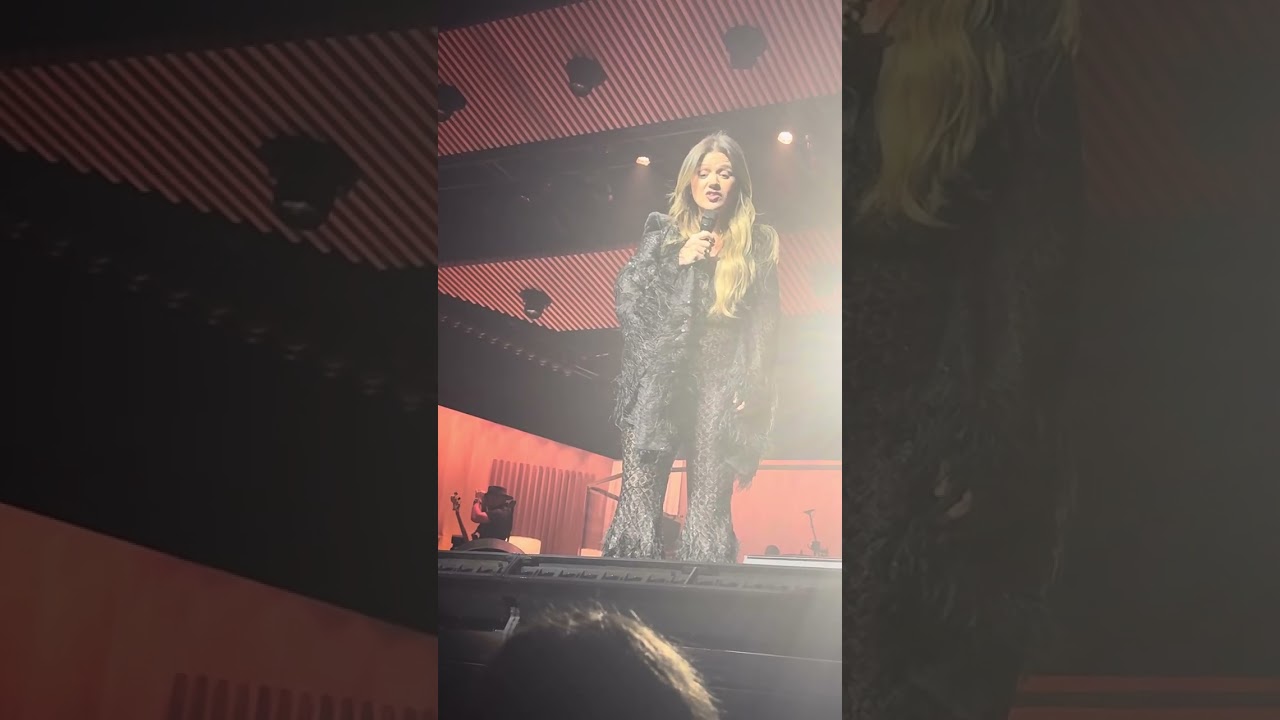 Kelly Clarkson Las Vegas Studio Sessions - Banter (selfie, boob job) 11.8.25