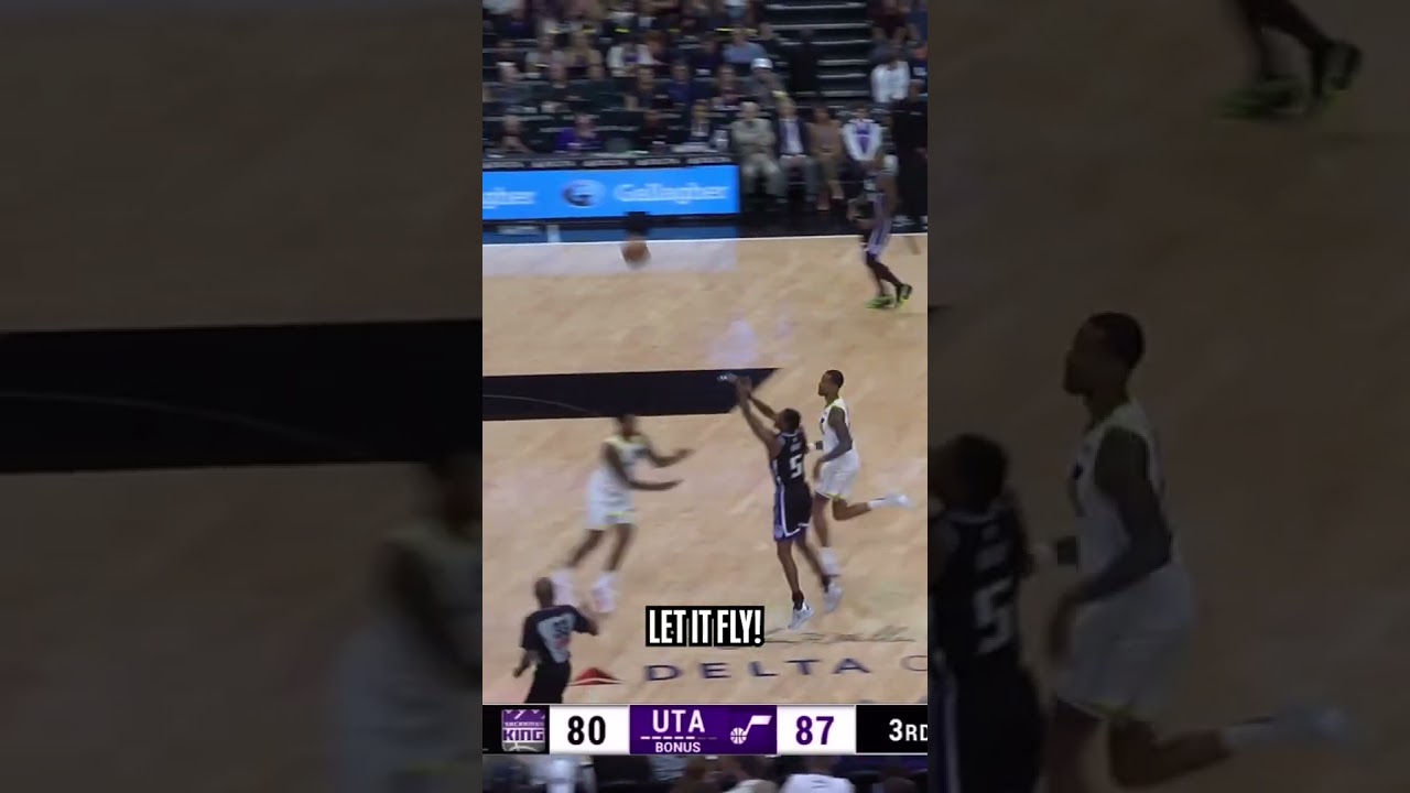 @swipathefox beats the buzzer from 3 4 court! 