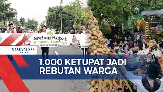 Warga Kota Batu Berebut Gunungan Ketupat
