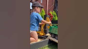 Bruder Cat Excavator at Work, Olli having fun in the sand pit! 🏜️