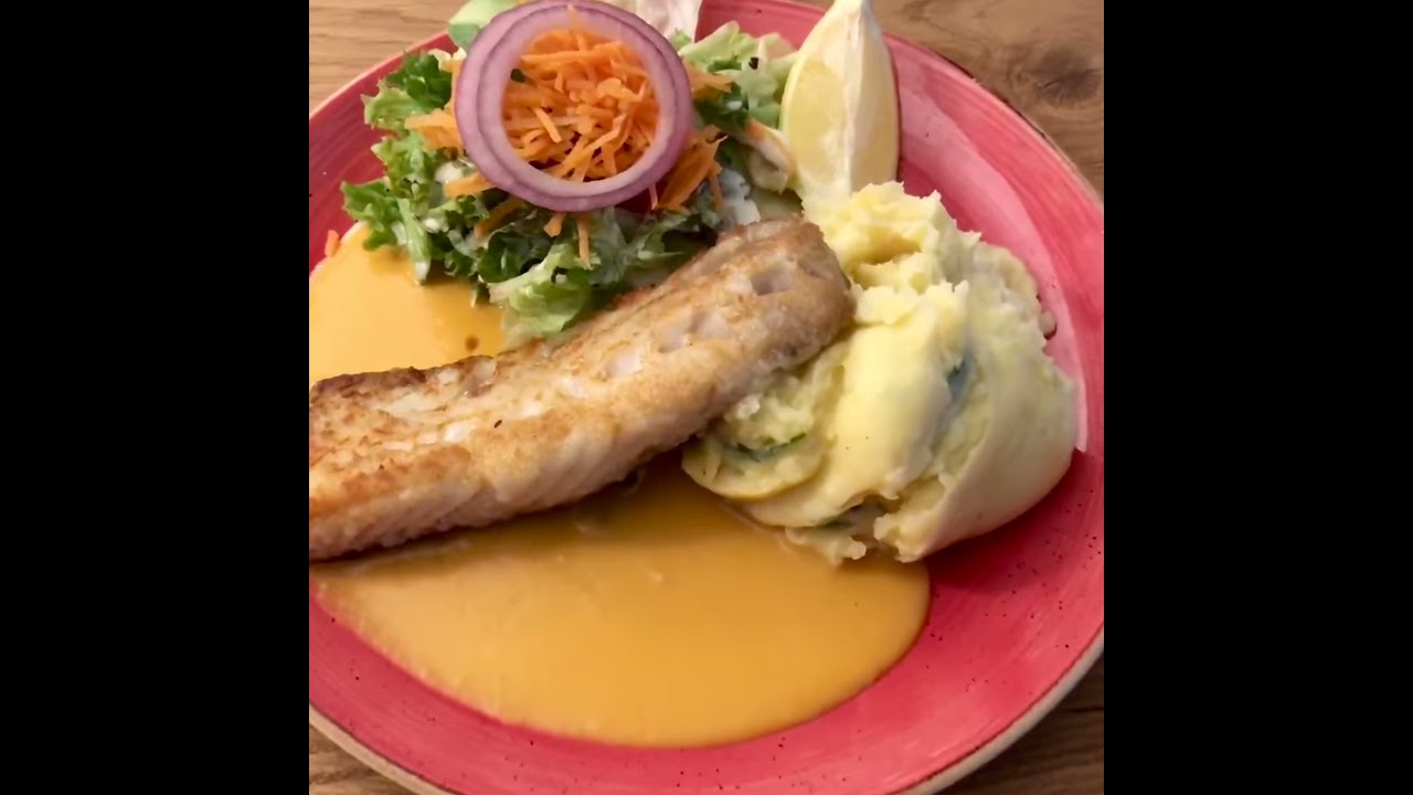 Bester gebratener Lachs mit Haut und leichter Zitronen Butter Sauce-Lachs knusprig \u0026 saftig gebraten