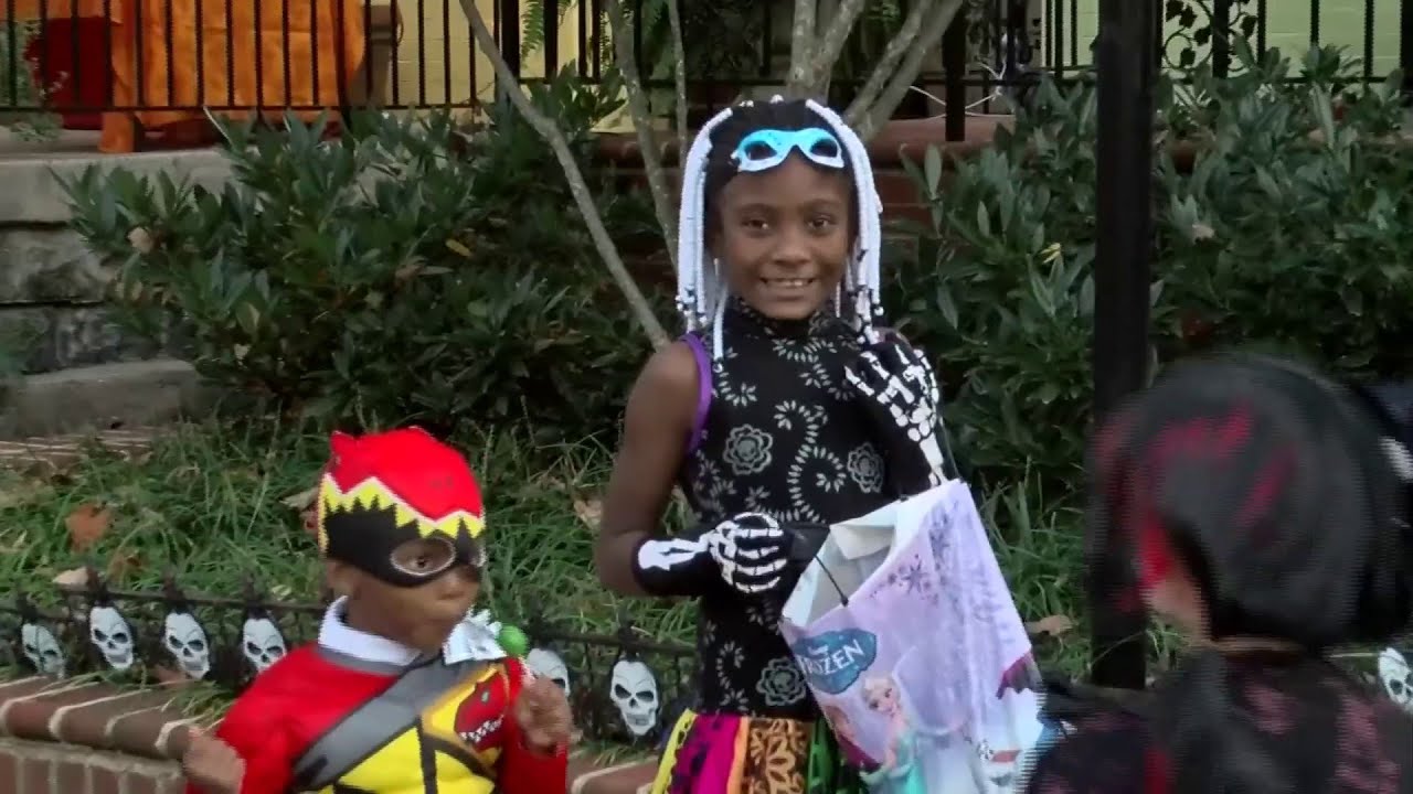 Roanoke public libraries host Halloween costume swap YouTube