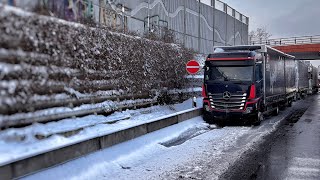 Extreme truck driving in winter conditions. Roads are closed, overnight stay on the highway. screenshot 5
