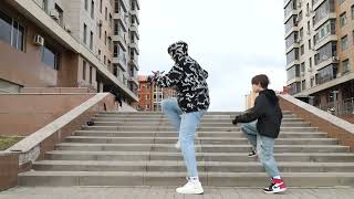 Crazy Frog Shuffle Dance In The Stairs 