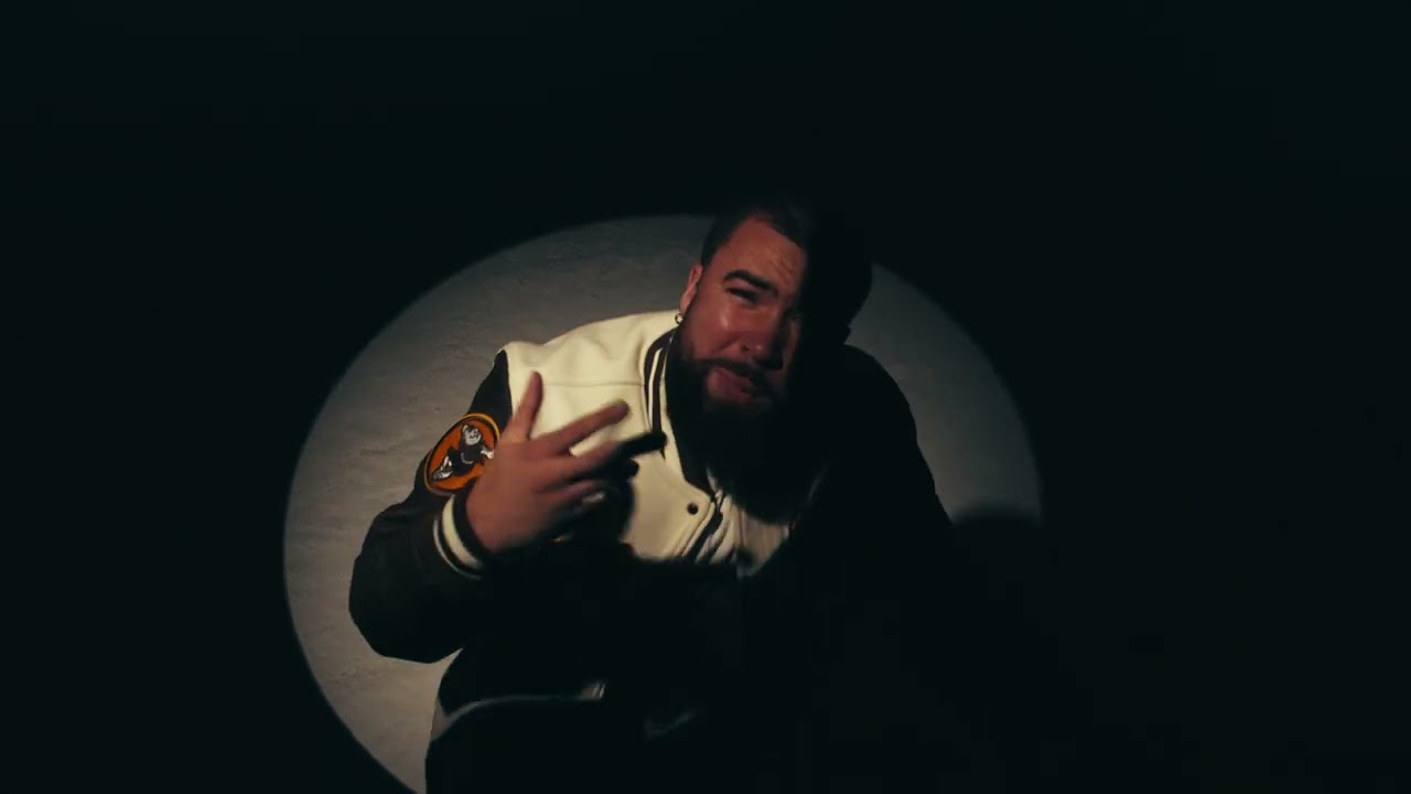 Ray Riley - Mando (Official Music Video) adlı videoyu YouTube'da izle Ray Riley - Mando (Official Music Video) adlı videoyu YouTube'da izle