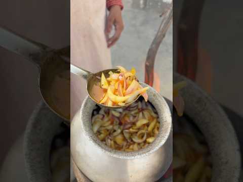 तंदूर पर बनाई सब्जी #villageshivani #desifood #desi #recipe #villagelife #cooking #youtubeshorts