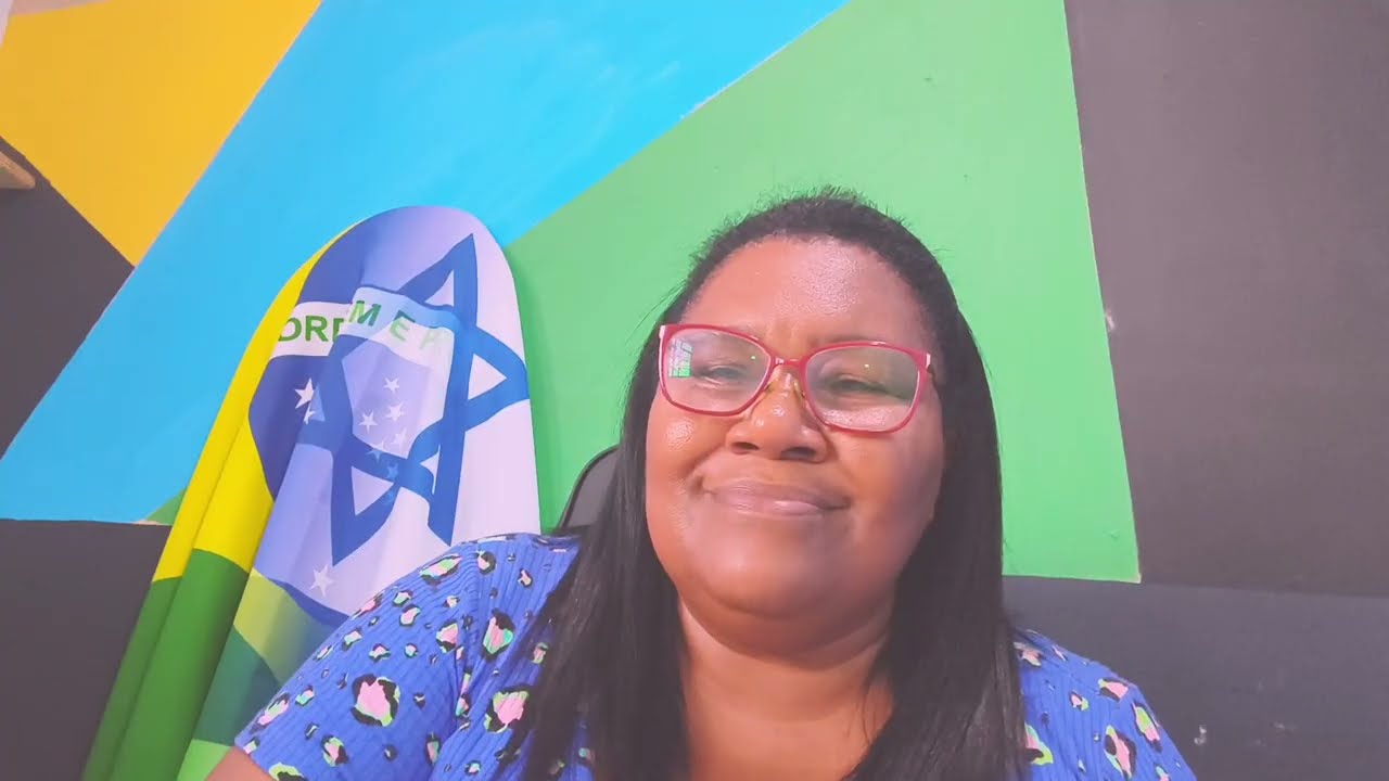 QUEM vai sair envergonhada essa tua vizinha perseguidora e não você!