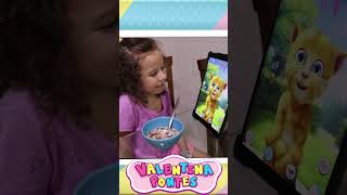 Valentina Pontes brincando com o jogo do gatinho tom comendo o café da manhã  #infantil #criança