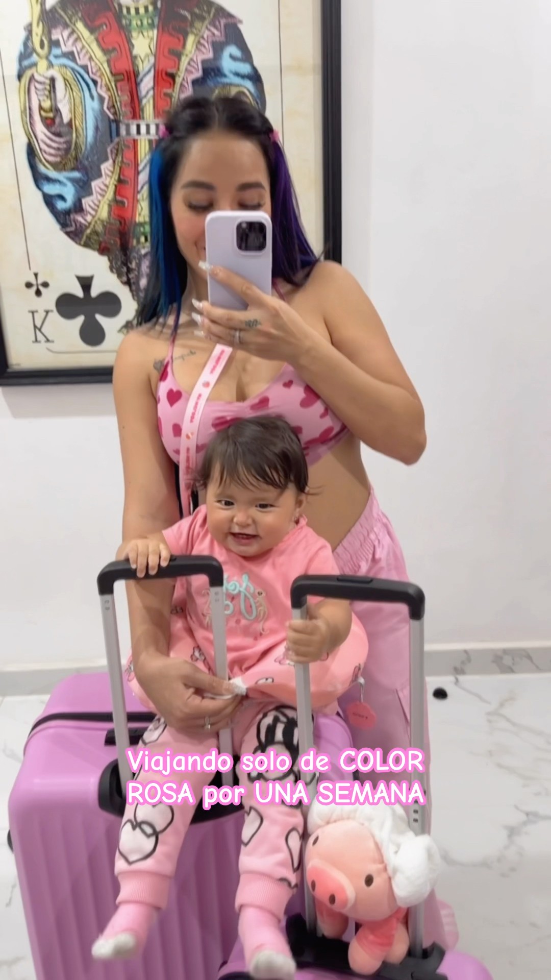 Viajando SOLO de COLOR ROSA por UNA SEMANA ? *Fue muy difícil* VÉANLO AQUÍ @KarlaBustillos ??
