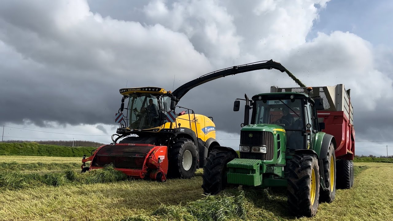 Ensilage d’herbe 2023 avec l’ETA le doyen🤠