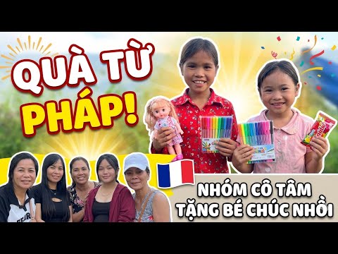 HAI BÉ CHÚC NHÔI LẦN ĐẦU GẶP NHÓM CÔ TÂM VÀ NHẬN QUÀ 
