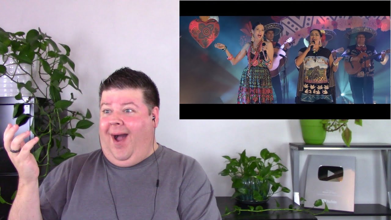 Реакция преподавателя вокала на Наталью Хименес и Лилу Даунс — La Cigarra