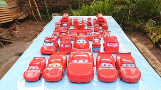 Amazing! Clean up muddy minicar falling into the water & a convoys disney cars! Play in the garden58