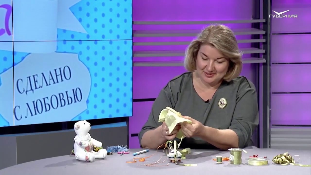 Вышитые лентами ноготки