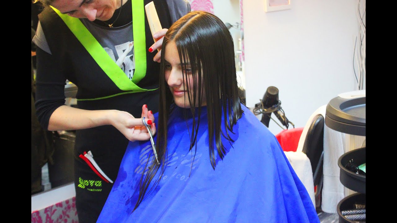 Once in her life: changing hair touching her belt for a romantic bob