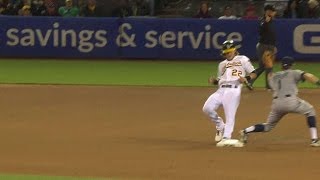 SEA@OAK: Morrison's strong throw retires lead runner