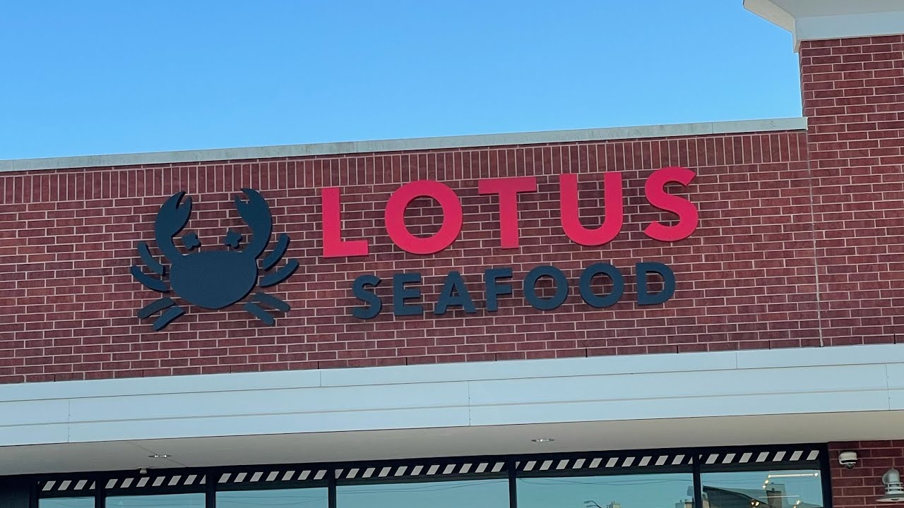 CRAWFISH REVIEW at LOTUS SEAFOOD!! CRAZY PACKED BUT WAS IT WORTH THE WAIT??! 🤐😵‍💫