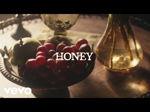 Halsey - honey (Lyric Video)