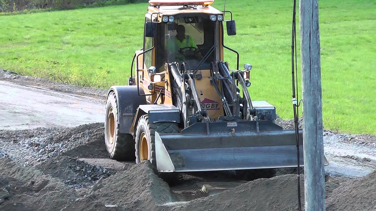 Ljungby L15 Leveling Out Some Gravel