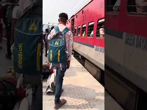 इतना गंदा ट्रेन आपने शायद आज से पहले कभी नहीं देखा होगा 😯
