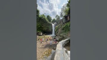 Dengan harga 20 ribu saja kalian sudah bisa menikmati keindahan Air Terjun Tegenungan ini🥰 #balika