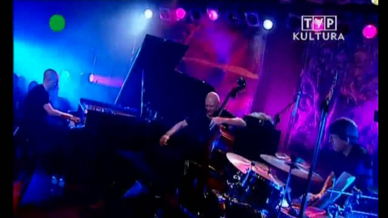 Смотреть «Esbjörn Svensson Trio - Viaticum» на YouTube Смотреть «Esbjörn Svensson Trio - Viaticum» на YouTube