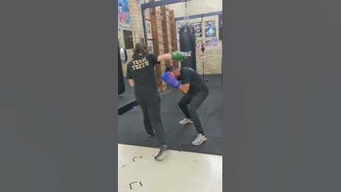 fight Camp day 12 - defending the overhand right