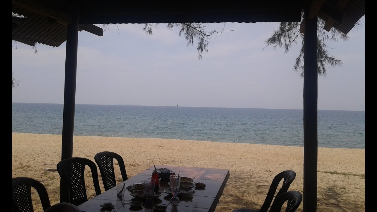 Sotong Celup Tepung di Pantai Penarik, Terengganu - YouTube