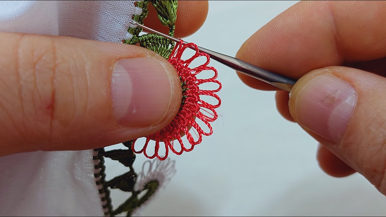 Mekik görünümü iğne oyası zarifliğinde çeyizlik tığ oyası