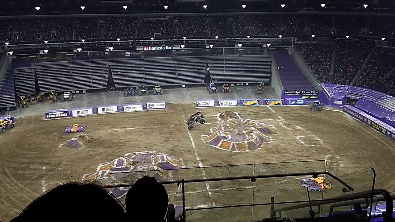 Monster Jam 2016 Minneapolis US bank stadium - YouTube