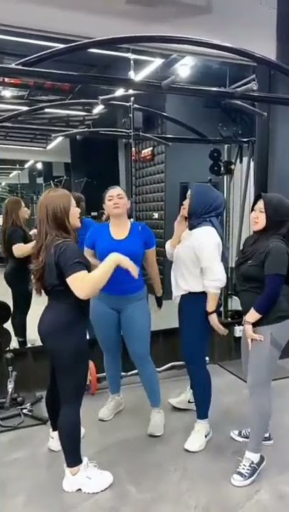 lgi pada ngapain nih tante semok #viral #shorts