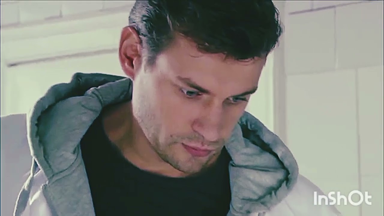 Александр Волков целуешь