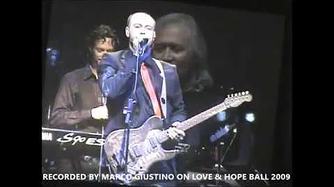 Steve Gibb (Barry Gibb Son) - Living in The Rain