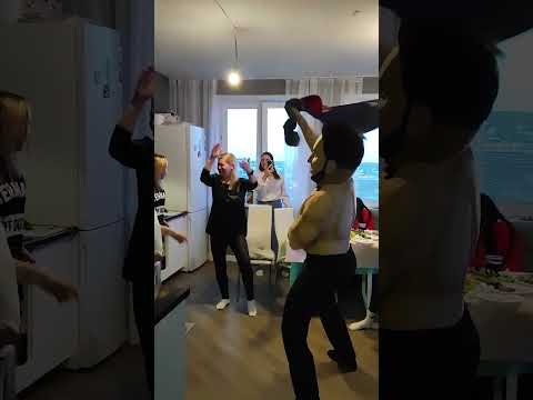 Бомбическое поздравление от Артура Пирожкова в Новосибирске