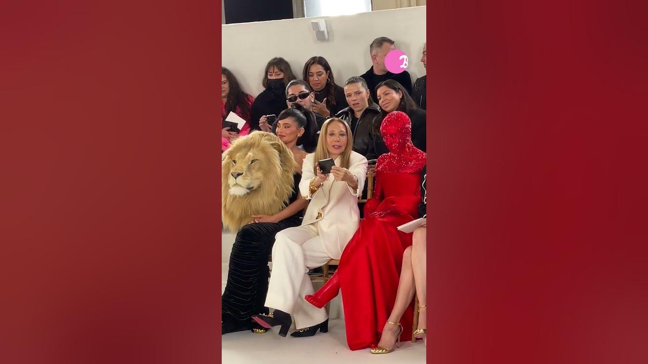 DOJA CAT EN FULL DIAM ET KYLIE JENNER EN ROBE À TÊTE DE LION À LA