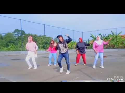 Senam kreasi DJ Asmara Hanaz Zinta