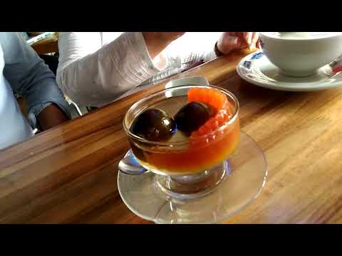 Llegó el postre. Con mamá en Restaurante Mondongos en Medellín 6 | Andrés López