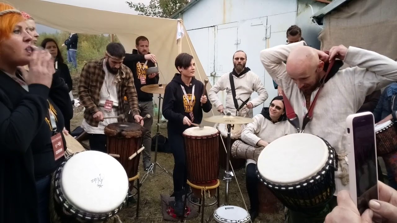 Там там хлам песня. Drum tam tam Мурманск. Драм там там Мурманск барабанная школа. Там-там инструмент. Там барабан.