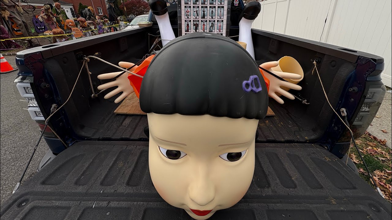 Super Bowl Spirit Halloween Flashback! #Superbowl #spirithalloween #superSunday #animatronics 