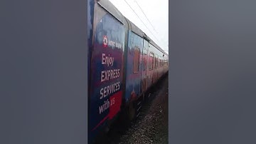 Lucknow New Delhi Tejas express overtaking Swarn jyanti