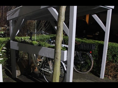 Wonderbaar DIY: groen fietsenhok - Eigen Huis & Tuin - YouTube TQ-25