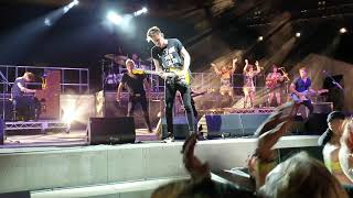 Jimmy Barnes – Last train out of Sydney's almost gone - Live Cairns 21/09/19