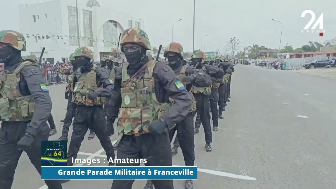 DÉFILÉ MILITAIRE À FRANCEVILLE. 