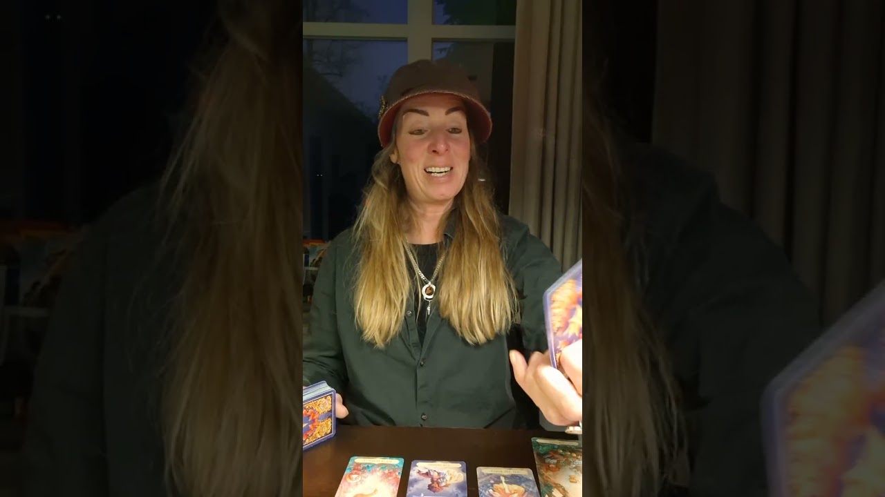Je krijgt binnenkort een helder moment en je ontdekt wat ware liefde is; met tarot en orakelkaarten 
