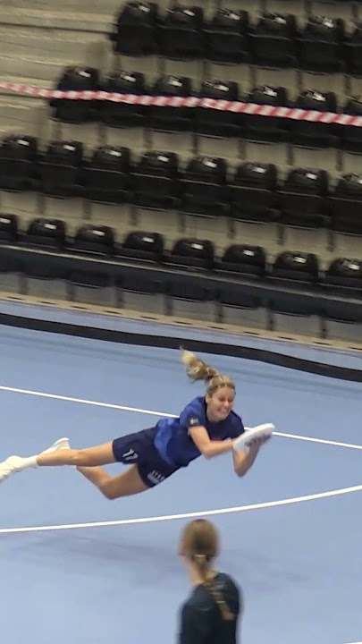 Tokay Superteam Star Sarah Eklund with the Layout Clap Catch