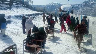 Children Playing in Snow – Winter Fun and Outdoor Adventure